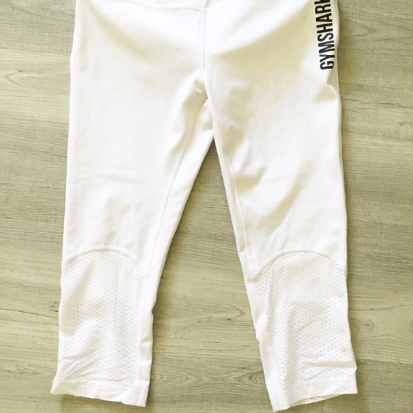 GymShark Cropped Leggings With Matching Sports Bra White With Black Size S and M - Picture 3 of 5